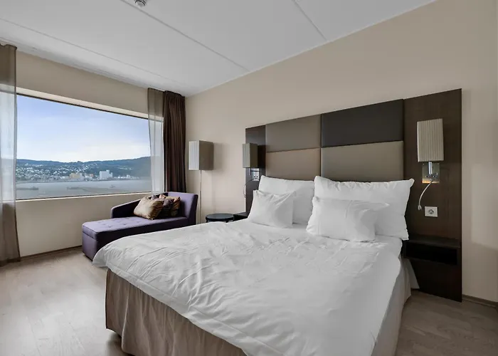 Отель Clarion 4*